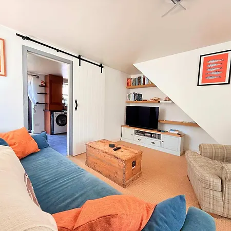 Сasa de vacaciones Tranquil 3-bed With Parking & Garden