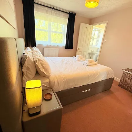 Tranquil 3-bed With Parking & Garden Bristol