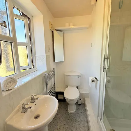 Сasa de vacaciones Tranquil 3-bed With Parking & Garden *