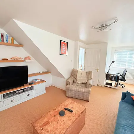 Tranquil 3-bed With Parking & Garden * Bristol