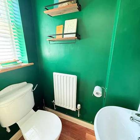 Сasa de vacaciones Tranquil 3-bed With Parking & Garden