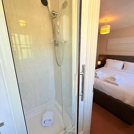 Tranquil 3-bed With Parking & Garden *
