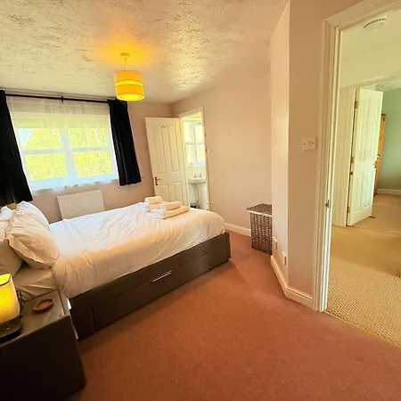 Nyaraló Tranquil 3-bed With Parking & Garden Bristol