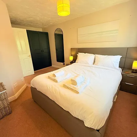 Tranquil 3-bed With Parking & Garden