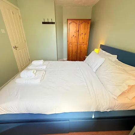 Сasa de vacaciones Tranquil 3-bed With Parking & Garden *