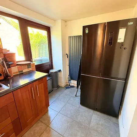 Tranquil 3-bed With Parking & Garden Сasa de vacaciones *