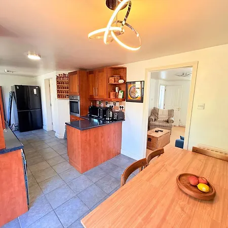 Tranquil 3-bed With Parking & Garden