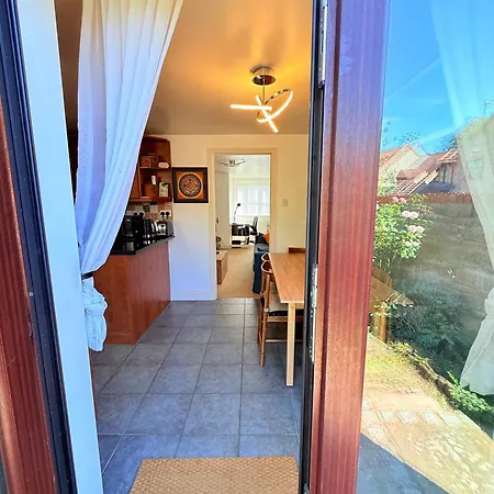 Tranquil 3-bed With Parking & Garden *