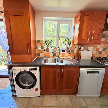 Tranquil 3-bed With Parking & Garden *