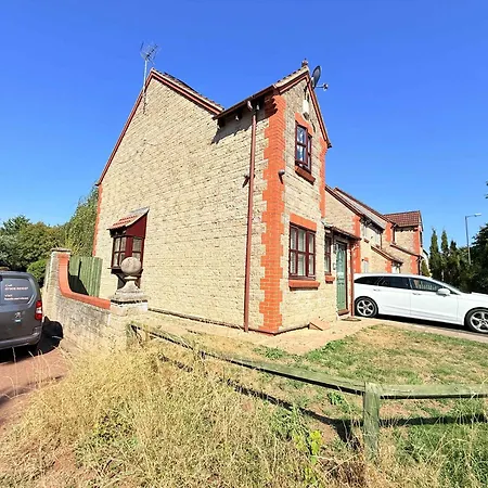 Tranquil 3-bed With Parking & Garden *